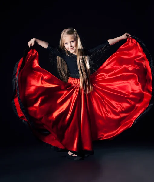 Felice bambina esibendosi danza ispanica — Foto Stock