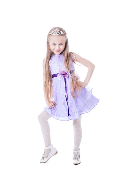 漂亮的小女孩穿着紫色衣服 — 图库照片