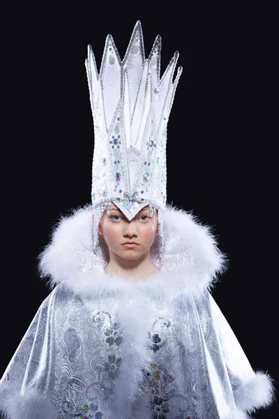 Menina bonita em traje de carnaval rainha do gelo — Fotografia de Stock