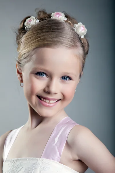 Happy and beautiful little girl — Stock Photo, Image