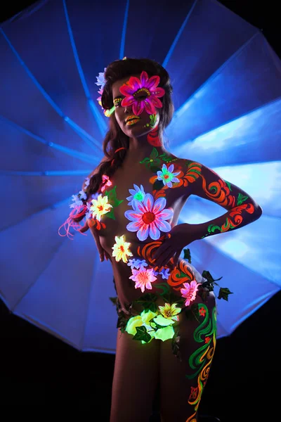 Mujer con cuerpo de arte luminiscente — Foto de Stock