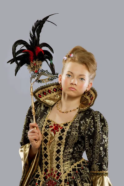 Güzel kız Prenses kostümü karnaval poz — Stok fotoğraf