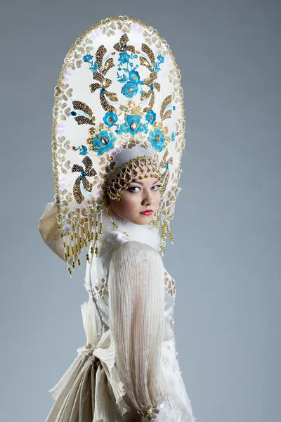 Resim kokoshnik güzel Rus kızı — Stok fotoğraf