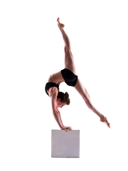 Flexible sporty girl posing on cube — Stock Photo, Image