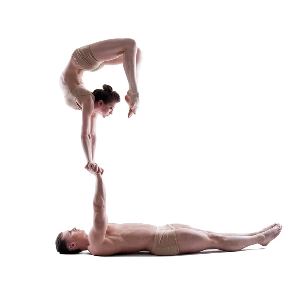 Young athletic gymnasts show acrobatic exercise — Stock Photo, Image