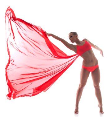 esnek dansçı Studio kırmızı kumaş ile poz