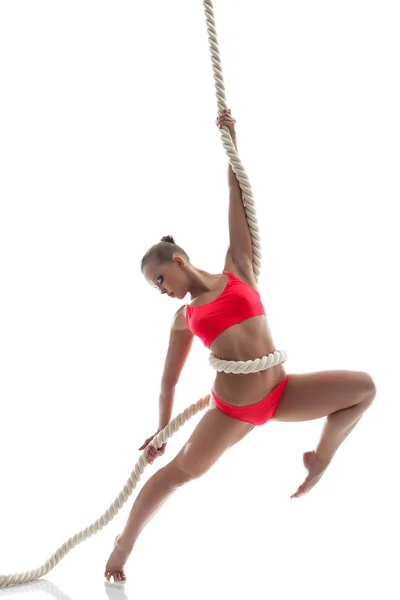 Mujer elegante colgando de la cuerda en el estudio —  Fotos de Stock