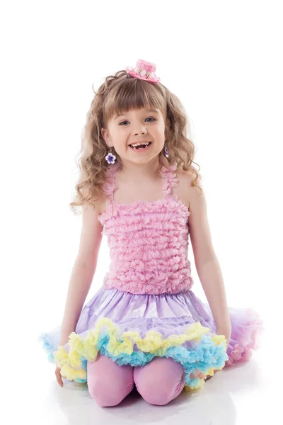 Sonriente chica rizada posando en traje de caramelo —  Fotos de Stock