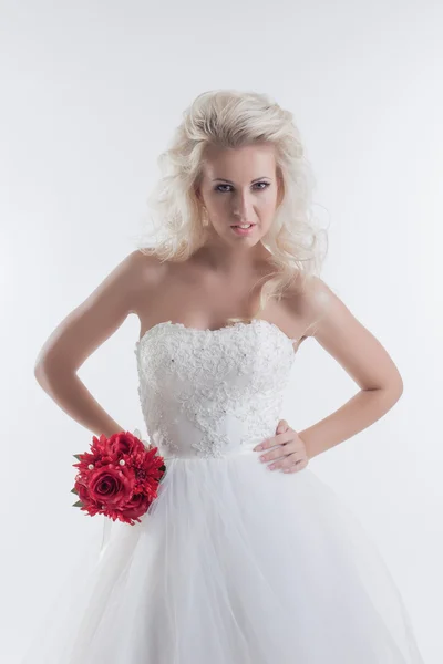 Beautiful fashionable bride posing with bouquet — Stock Photo, Image