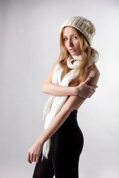 Portrait of slim girl posing in winter clothes — Stock Photo, Image