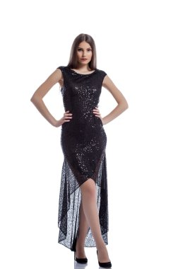 hoş genç bir kadın zarif elbise poz