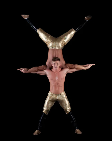 Paar junger muskulöser halbnackter Akrobaten — Stockfoto