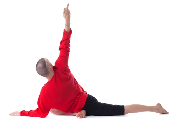 Imagem do homem praticando ioga, isolado em branco — Fotografia de Stock