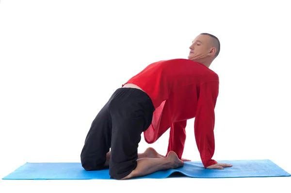 Athletic man practicing pilates in studio — Stock Photo, Image