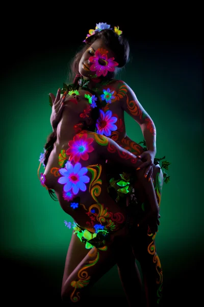 Дует двох сексуальних дівчат з ультрафіолетовим яскравим макіяжем — стокове фото