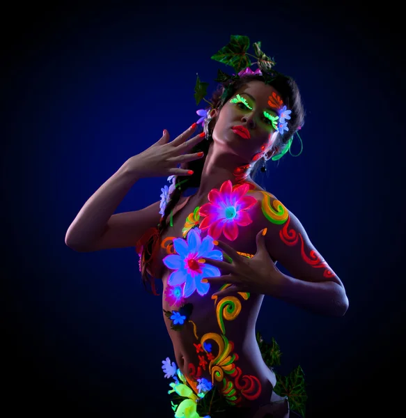 Sexy woman posing with painted flowers on her body — Stock Photo, Image