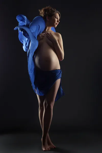 Sensual expectant mother posing with flying cloth — Stock Photo, Image