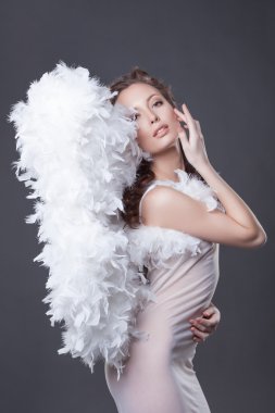 angel wings ile poz güzel bir kadın görüntüsü