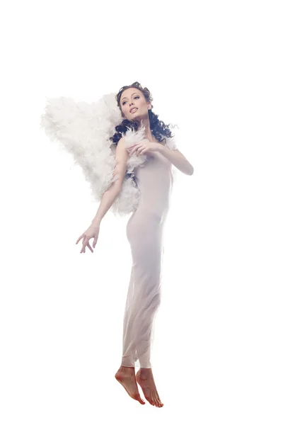 Encantador encaracolado morena posando em traje de anjo — Fotografia de Stock