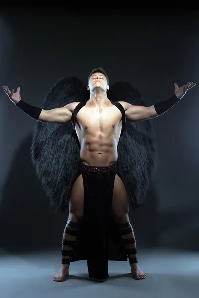 Young muscular man posing as fallen angel — Stock Photo, Image