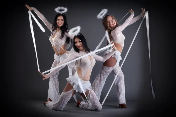 Изображение сексуальных танцоров в костюмах с нимбами — стоковое фото