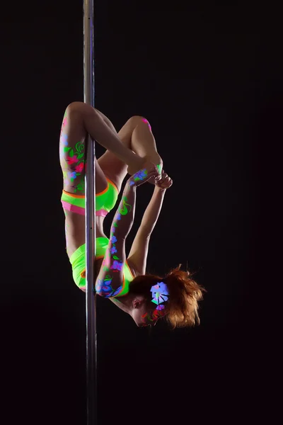 Flexible young dancer posing curled up on pylon — Stock Photo, Image