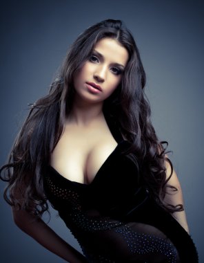 uzun saçlı güzel oryantal dansçı