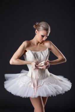 pointe konsantre güzel balerin kneads