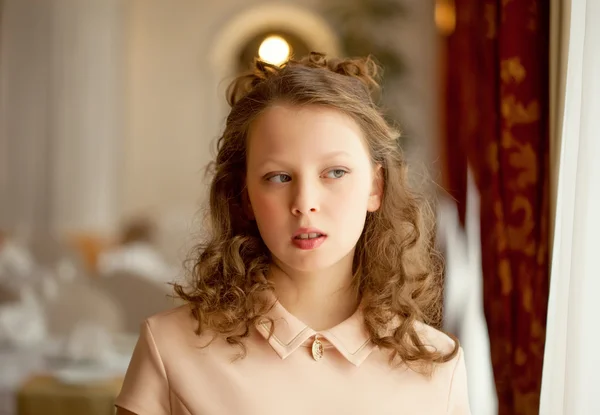 Portrait of curly girl looking away from camera — Stock Photo, Image
