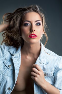 seksi genç visage modeli üstsüz poz görüntü