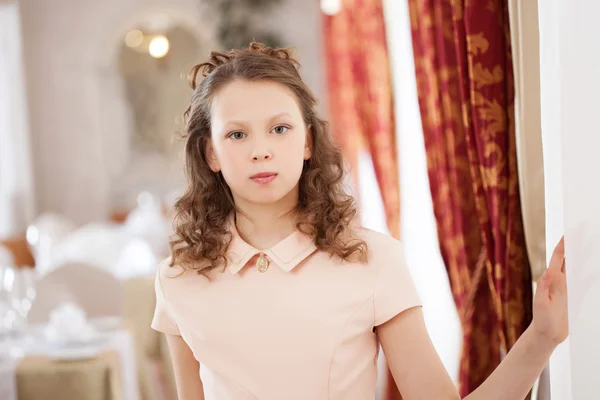 Portrait of elegant cute girl posing in restaurant — Stock Photo, Image
