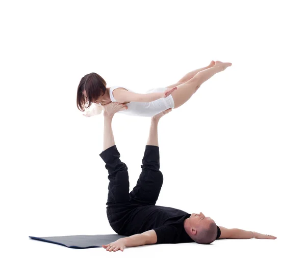 Instructores de yoga flexibles practicando en estudio — Foto de Stock