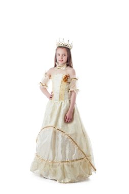 küçük model muhteşem elbiseyle poz gülümseyen