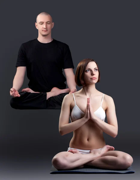 Afbeelding van de mens levitates tijdens yoga — Stockfoto