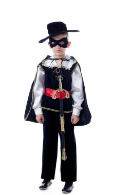 ładny chłopczyk pozowanie w strojach zorro