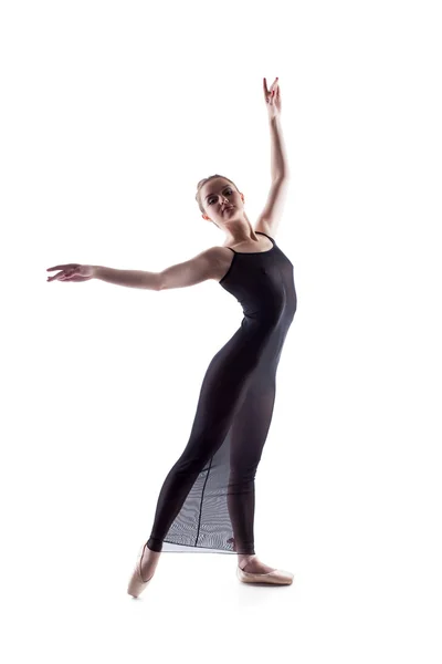 性感苗条芭蕾舞女演员在白色背景下分离 — 图库照片