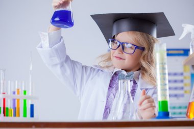 flask yılında reaktifin rengi bakarak akıllı kız