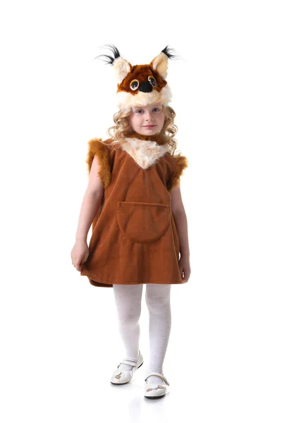Entzückende kleine Blondine posiert im Eichhörnchen-Kleid — Stockfoto