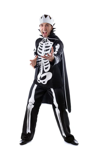 Homme émotionnel habillé en roi des squelettes — Photo