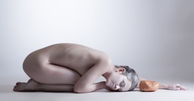 Kapalı gözlerle çıplak poz güzel yogi