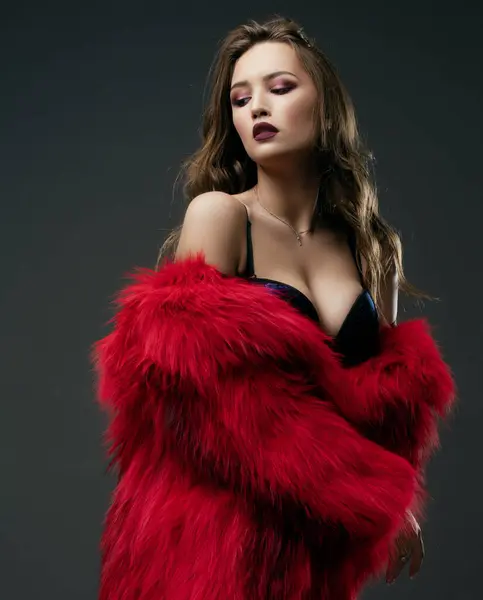 Gorgeous Sexy Girl Wearing Red Fur Coat Luxurious Bra Portrait — Stock Photo, Image
