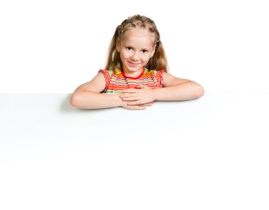 Beyaz tahtalı küçük kız.