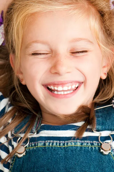 Rosto sorridente menina — Fotografia de Stock