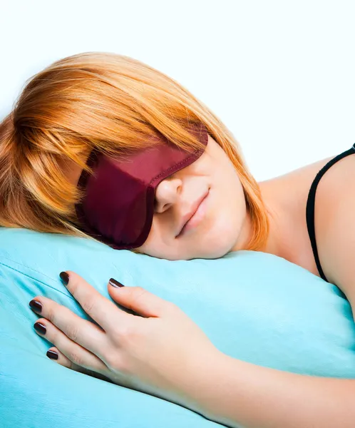 Dormir joven mujer en sueño máscara para los ojos —  Fotos de Stock