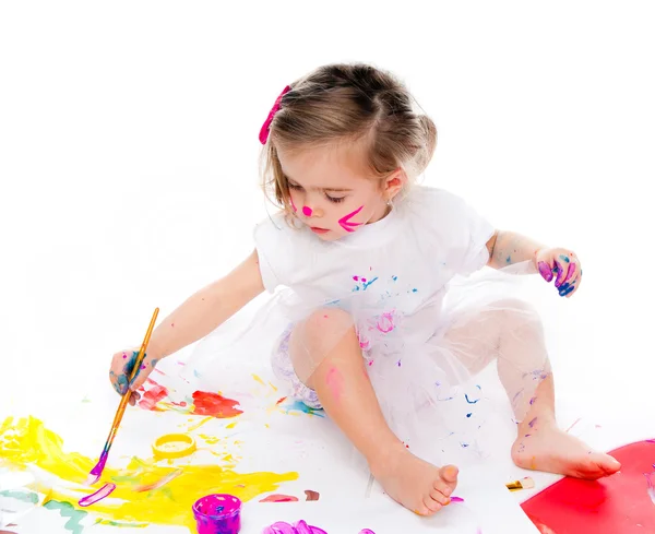 Sevimli küçük kız boyama — Stok fotoğraf