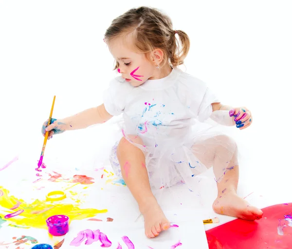 Linda niña pintando —  Fotos de Stock