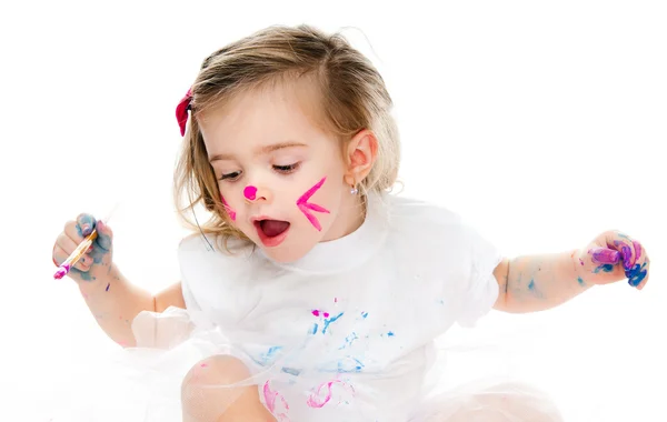 Niedliche kleine Mädchen malen — Stockfoto