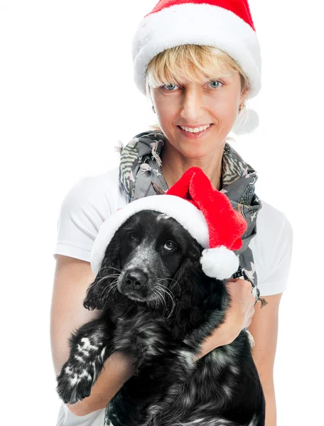 Vrouw en hond in santa hoeden — Stockfoto