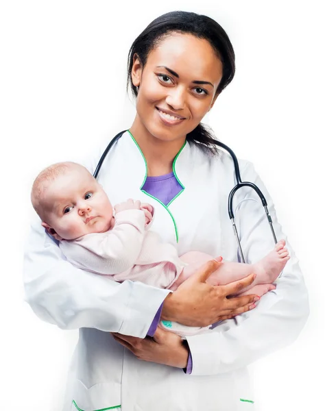 医者と白い背景の上の赤ちゃん — ストック写真