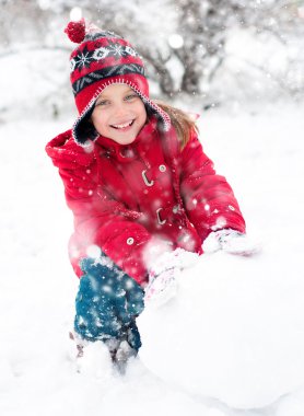 Küçük kız ve kardan adam